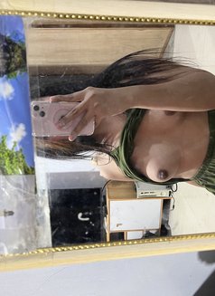 Nikki - escort in Manila Photo 5 of 6