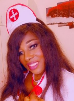 Nikkita - puta in Kuwait Photo 1 of 2