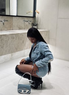 Nikky - escort in Doha Photo 2 of 4