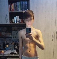 Niky - Male escort in Riyadh Photo 1 of 9