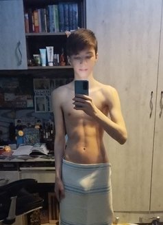 Niky - Male escort in Riyadh Photo 2 of 9