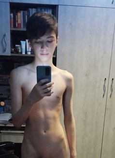 Niky - Male escort in Riyadh Photo 3 of 9