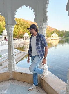 Nilaybhr - Acompañantes masculino in Udaipur Photo 1 of 5