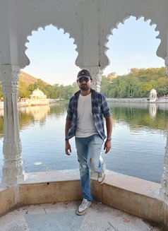 Nilaybhr - Acompañantes masculino in Udaipur Photo 3 of 5