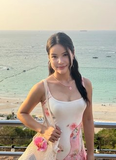 Nilin - masseuse in Bangkok Photo 1 of 6