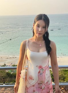 Nilin - masseuse in Bangkok Photo 4 of 6