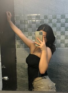 Niluna hand cash service - escort in Kathmandu Photo 1 of 2