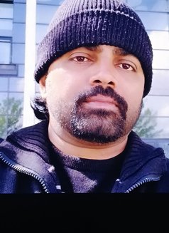 Nimesh C Raghavan - Acompañantes masculino in Bangalore Photo 1 of 10