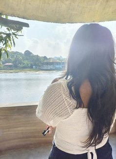 Nimisha Indian Escort in Abu Dhabi - puta in Abu Dhabi Photo 3 of 4