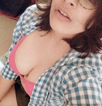 Nimmi Uni Girl Hotel Visits - escort in Colombo