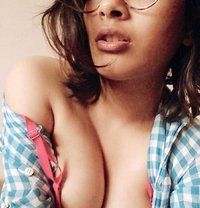 Nimmi Uni Girl Hotel Visits - escort in Colombo