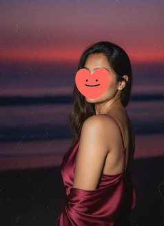 Nimo - puta in Dubai Photo 5 of 11