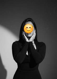 Nimo - puta in Dubai Photo 9 of 11