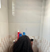 Nina 70864//76383 - puta in Pune