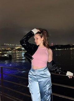 Didem Selvi Dincer - puta in İstanbul Photo 14 of 14