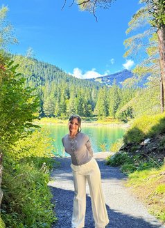 Nina - puta in Riyadh Photo 7 of 7