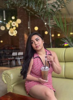 Nina - puta in Dubai Photo 7 of 7