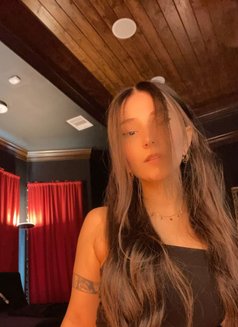 Nina - puta in Paris Photo 1 of 1