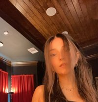Nina - escort in Paris