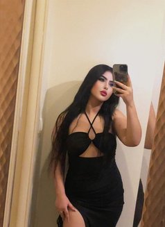 Nina - puta in Dubai Photo 2 of 6