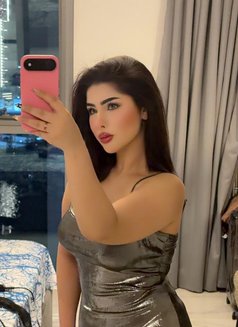 Nina - puta in Dubai Photo 3 of 6