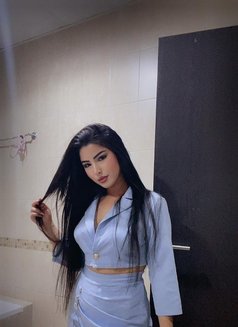 Nina - puta in Dubai Photo 5 of 6