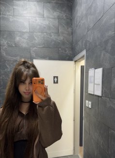 Nina - puta in Al Manama Photo 28 of 29