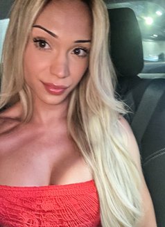 Nina - Transsexual escort in Singapore Photo 20 of 23
