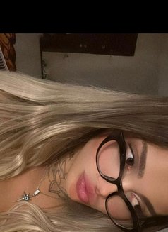 Nina - Transsexual escort in Riyadh Photo 2 of 5