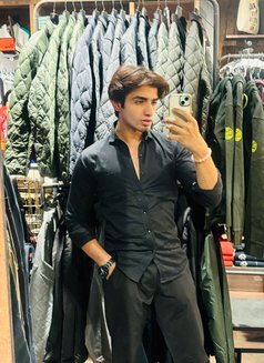 Nine Inch - Male escort in Dubai Photo 3 of 4