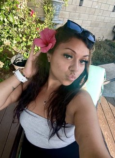 Nini - escort in Amman Photo 2 of 3