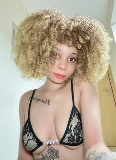 Nini - escort in Dubai Photo 1 of 4