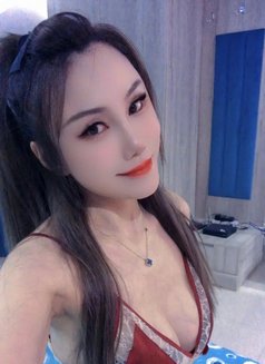 Nini - escort in Riyadh Photo 1 of 2