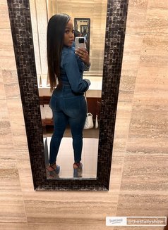 Nini - escort in Kandy Photo 2 of 3