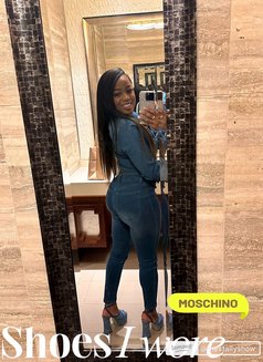 Nini - escort in Kandy Photo 3 of 3