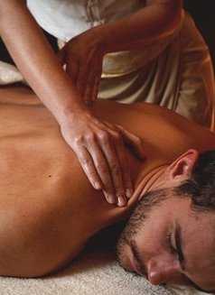 Indian massage therapit - Masajista in Doha Photo 1 of 7