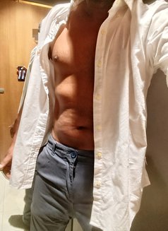 Nirosh: Independent Massage Escorts - Male escort in Colombo Photo 28 of 29