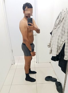 Nirosh: Independent Massage Therapist - Male escort in Colombo Photo 2 of 29
