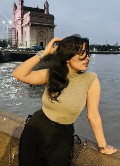 Nisha Dube Cesh on Delivery - puta in Pune Photo 1 of 1
