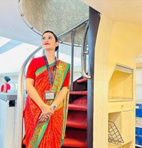 Nisha Dube - puta in Pune