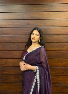 Nisha - escort in Kochi Photo 7 of 10