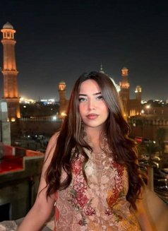 Nisha - puta in Dubai Photo 1 of 5