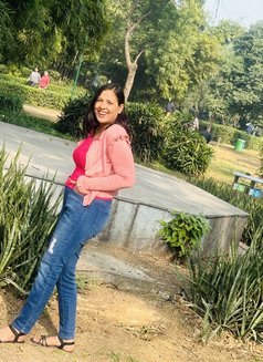 Nisha - escort in New Delhi Photo 3 of 4