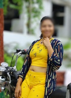 Nisha - puta in Hyderabad Photo 4 of 6