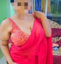 Independent Bhabhi for cam - puta in Noida