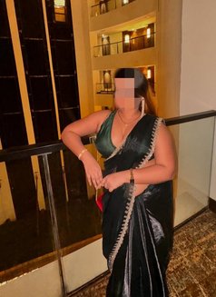 Bhabhi cam - escort in Kochi Photo 3 of 3