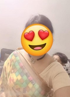 Kaviya - escort in Ahmedabad Photo 3 of 3