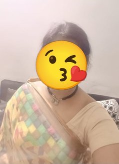 Nisha - puta in Pune Photo 2 of 3