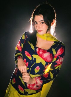 Nisha Kumari - puta in Dubai Photo 3 of 10