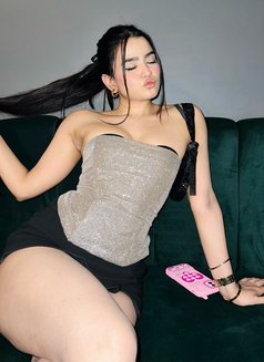 Nisha Malhotra - puta in Dubai Photo 4 of 4